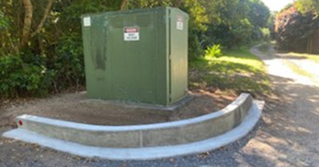 Art Deco Under the Palms - Curvy Curb Transforms Transformer