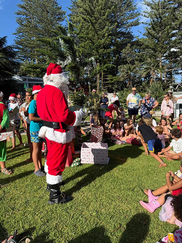 Christmas on Lord Howe Island - Santa visiting the kids